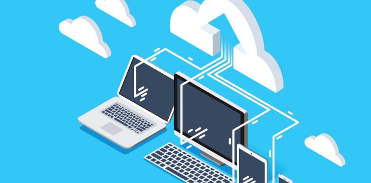 notebook, computador, tablet e celular conectados em um desenho de nuvem em um fundo azul. representação da conectividade da Cloud computing