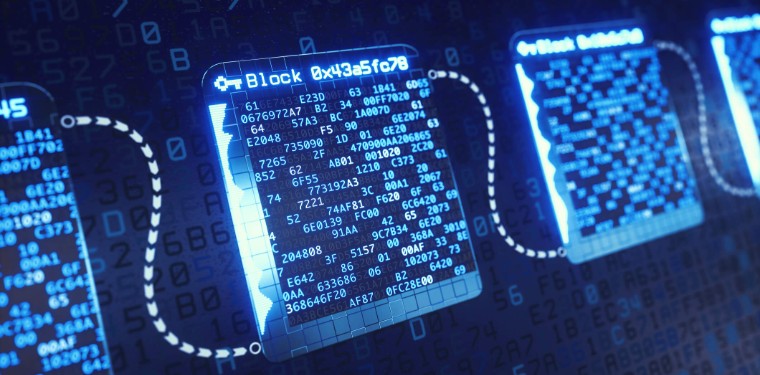 Blocos de luz com dados binários interligados num sistema de blockchain, presente no contexto de revolução industrial 4.0